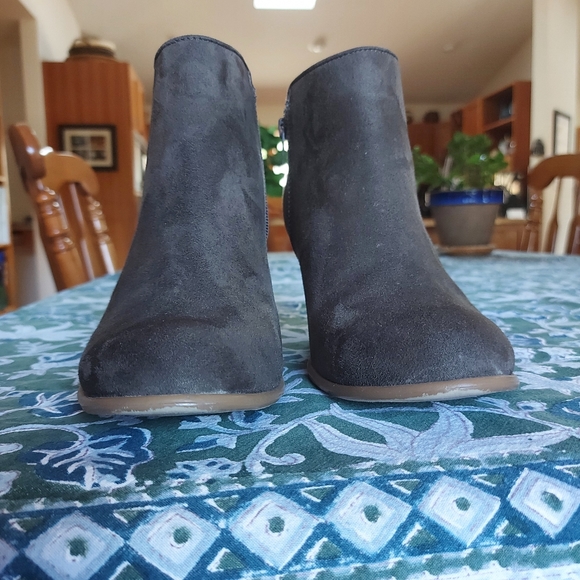 Old Navy suede boots size 9 - Picture 3 of 12